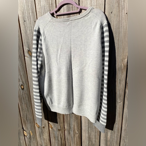 Women’s “LOVE” sweater - Picture 4 of 5